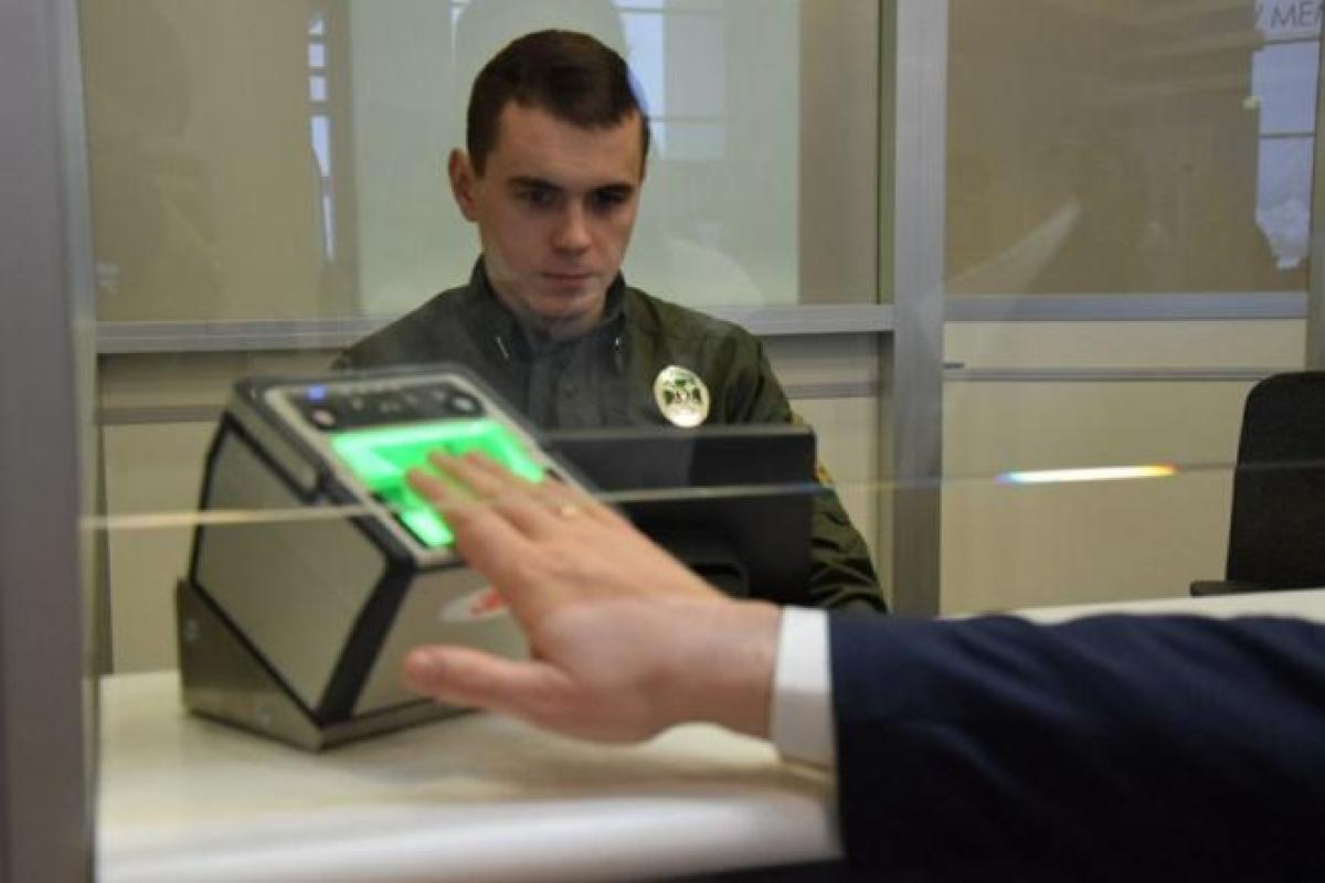 Как будет происходить биометрический контроль россиян на границе: крымчан нововведение не коснется Как будет происходить биометрический контроль россиян на границе: крымчан нововведение не коснется