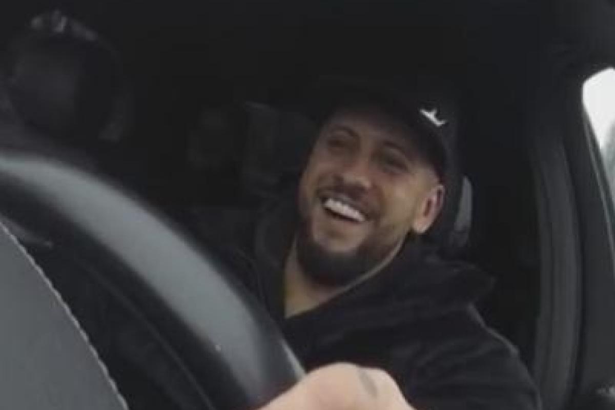 Популярный певец Дима Монатик стал водителем такси Популярный певец Дима Монатик стал водителем такси