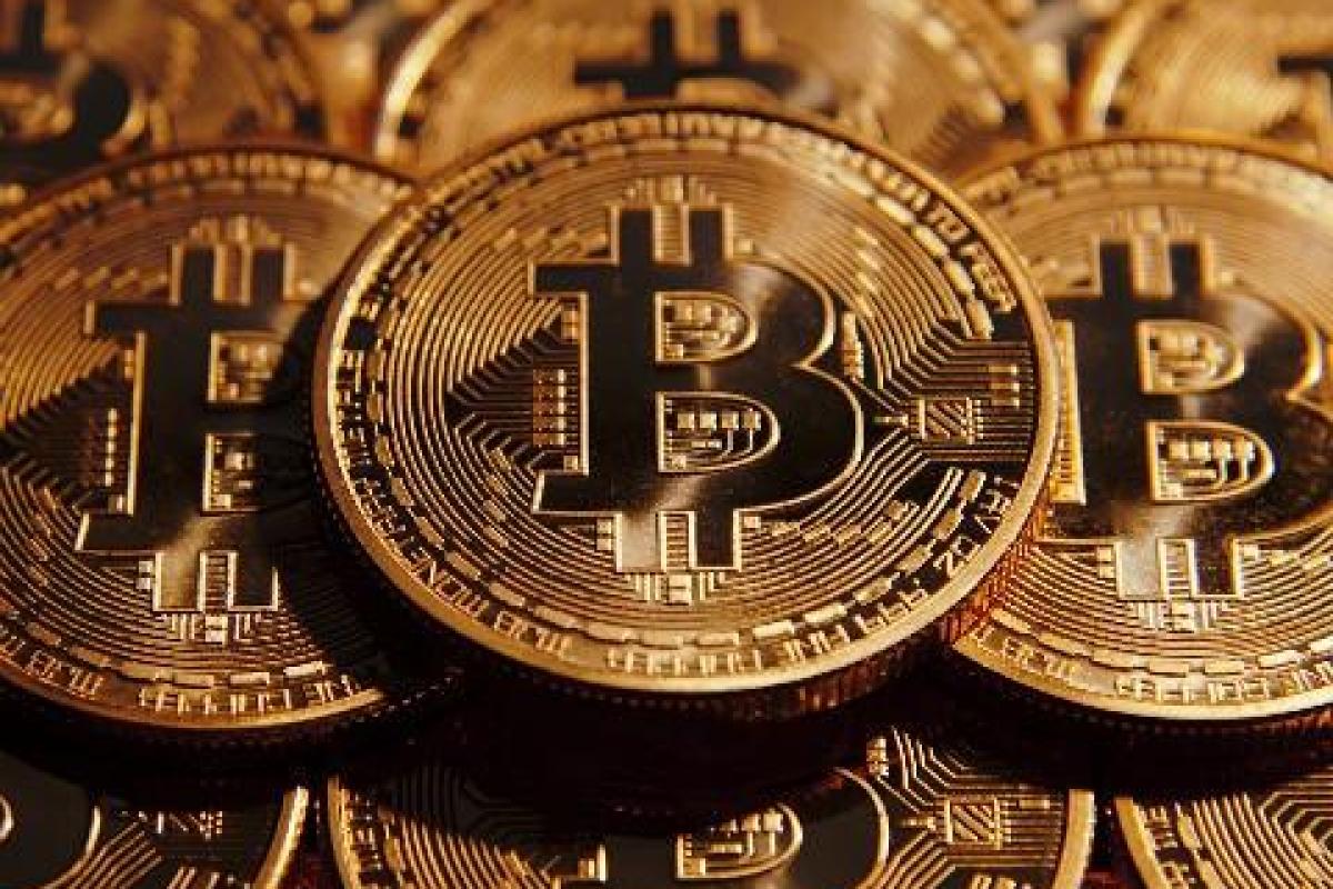 Курс биткоина после очередного рекорда резко обвалился Курс биткоина после очередного рекорда резко обвалился