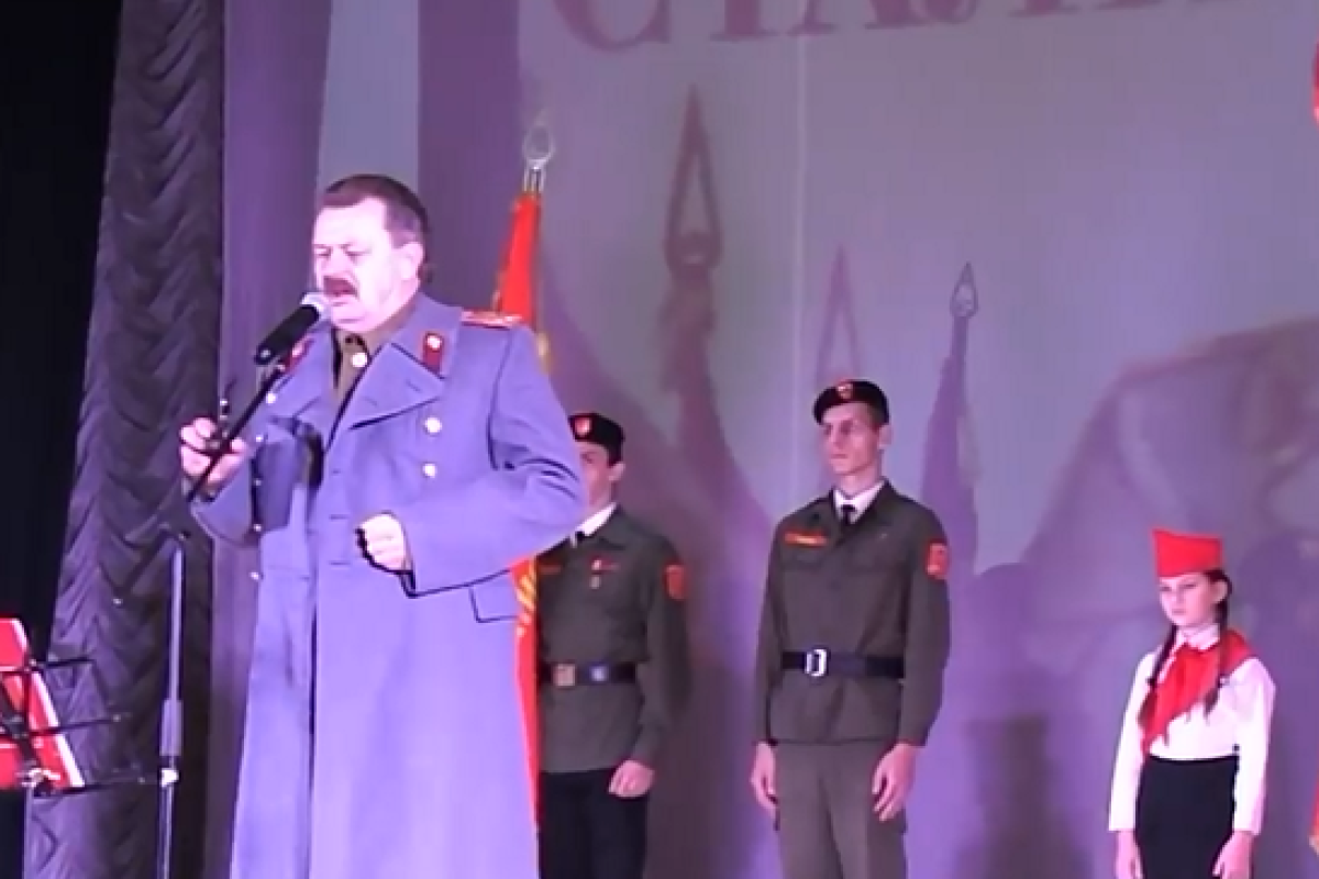 "Верните Сталина": в оккупированном Севастополе прошел странный праздник, сеть в шоке "Верните Сталина": в оккупированном Севастополе прошел странный праздник, сеть в шоке