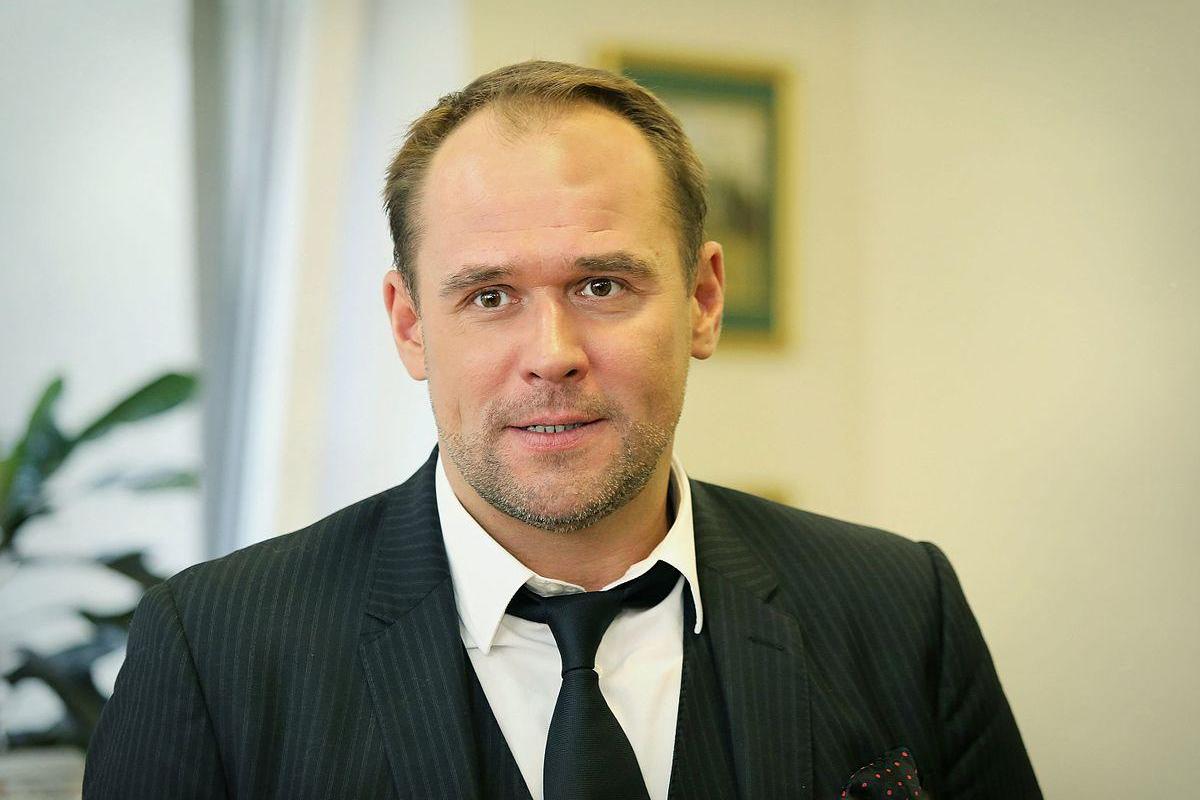 "Джим Керри": Поклонники не узнали молодого актера Максима Аверина "Джим Керри": Поклонники не узнали молодого актера Максима Аверина