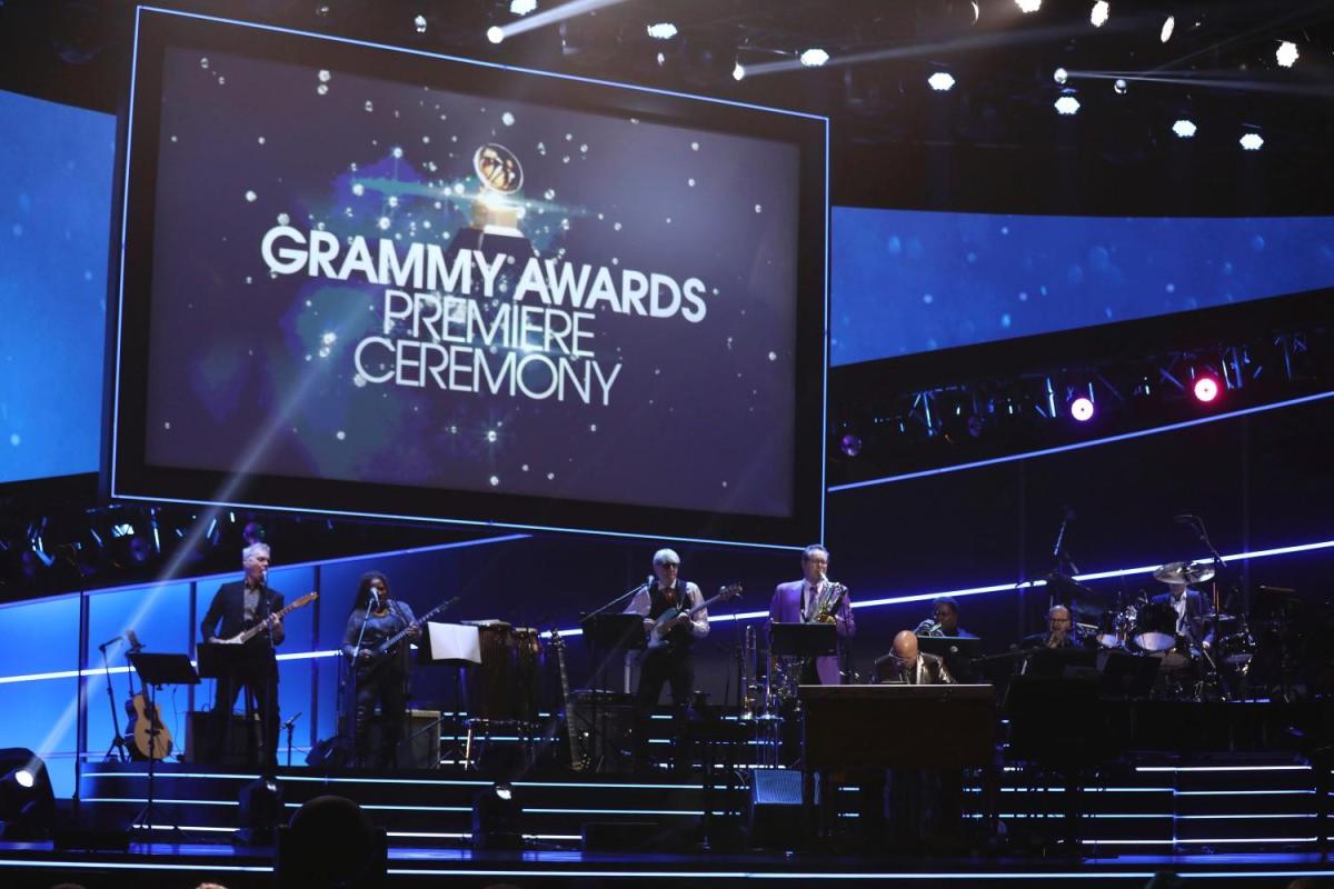 Главная музыкальная премия года: песня о Путине взяла «Грэмми-2018» Главная музыкальная премия года: песня о Путине взяла «Грэмми-2018»