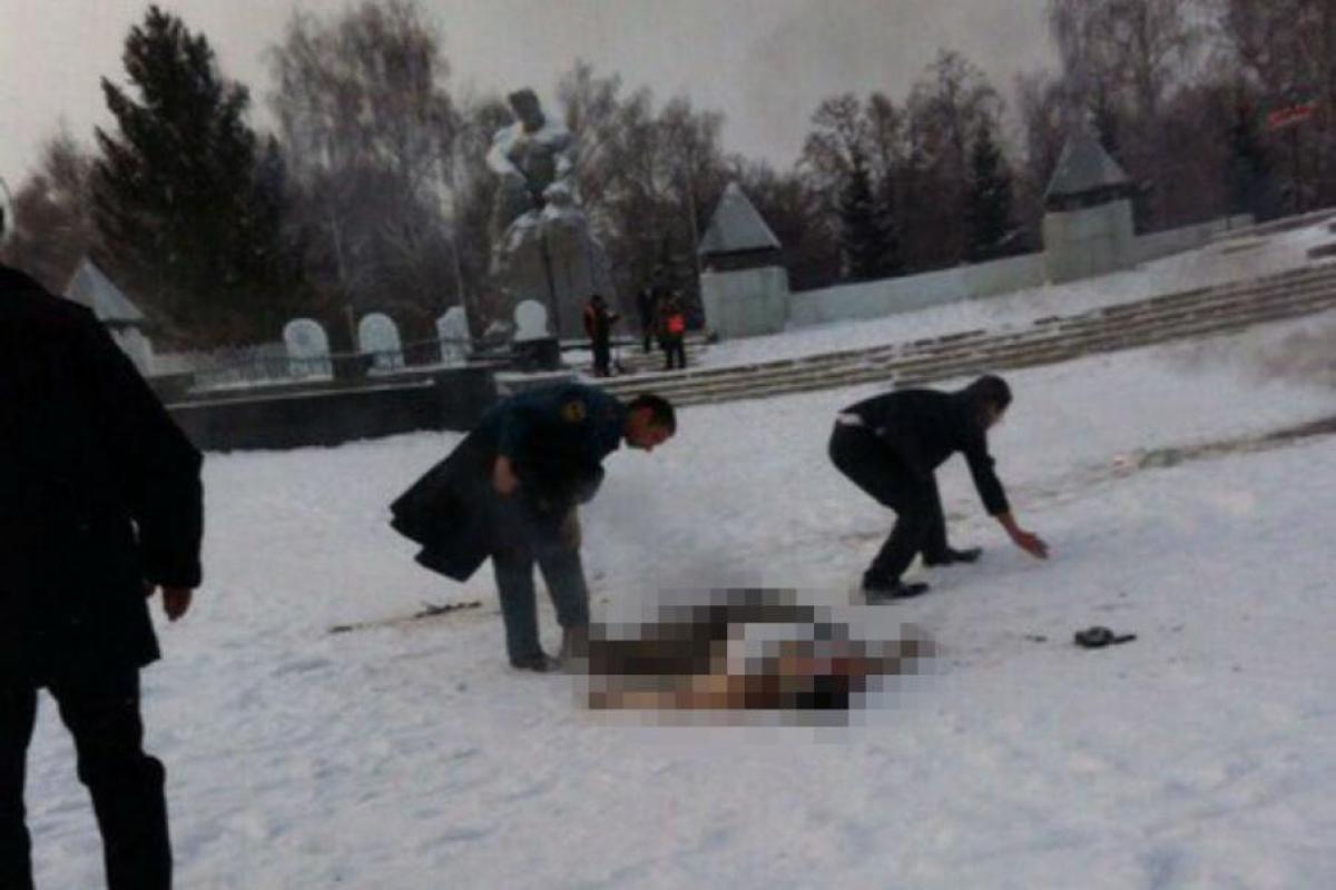 Не дождался помощи от Путина: умер уволенный чиновник, который поджег себя у здания мэрии