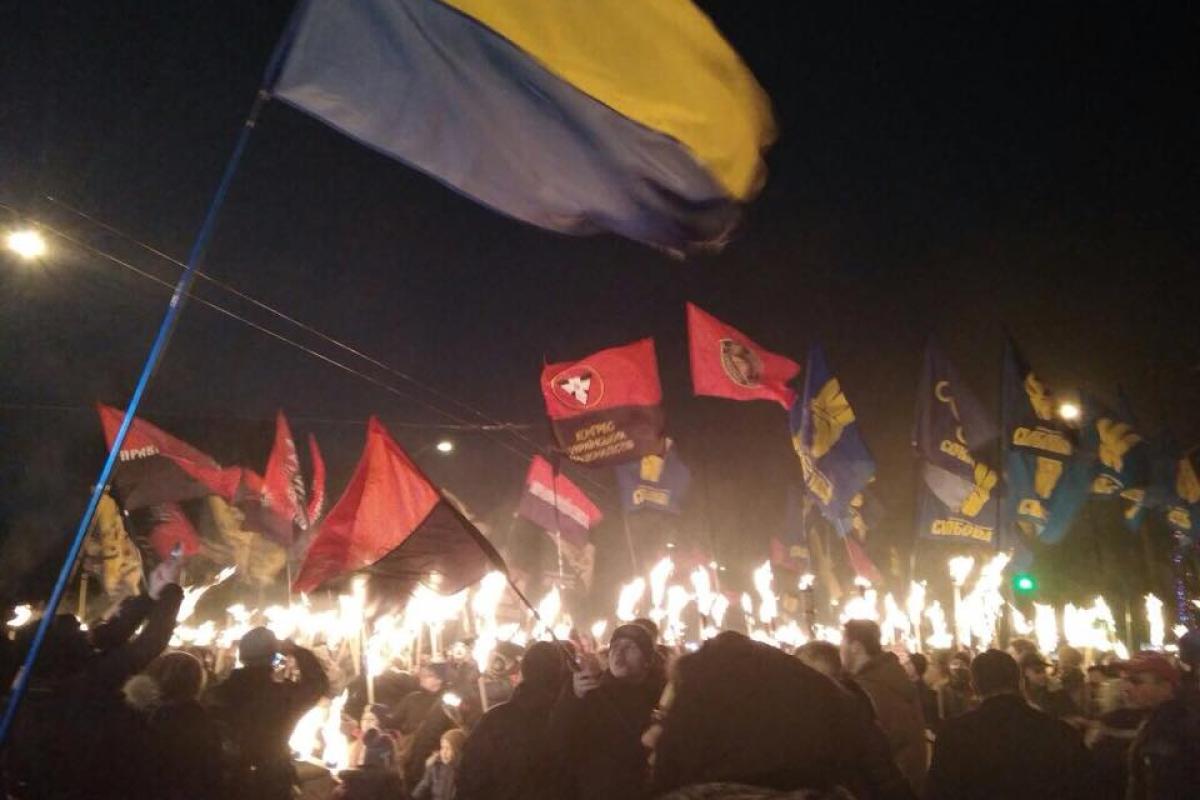 В Украине проходят факельные шествия в честь дня рождения Бандеры