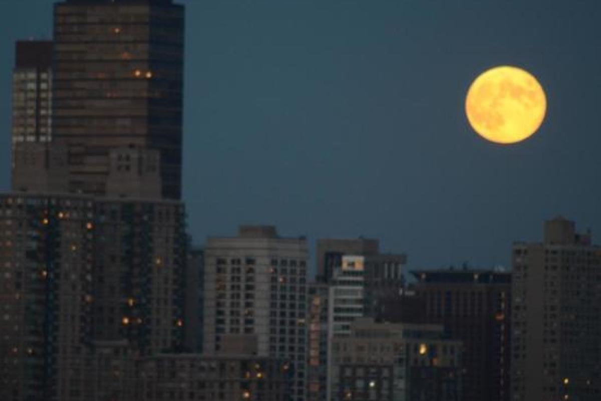 "Кровавое суперлуние": первые впечатляющие фото и прямая трансляция NASA "Кровавое суперлуние": первые впечатляющие фото и прямая трансляция NASA