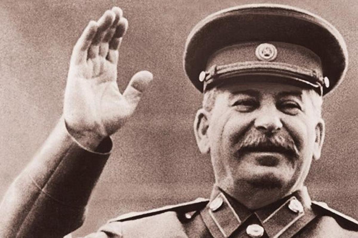Коммунисты планируют установить в Севастополе памятник Сталину Коммунисты планируют установить в Севастополе памятник Сталину