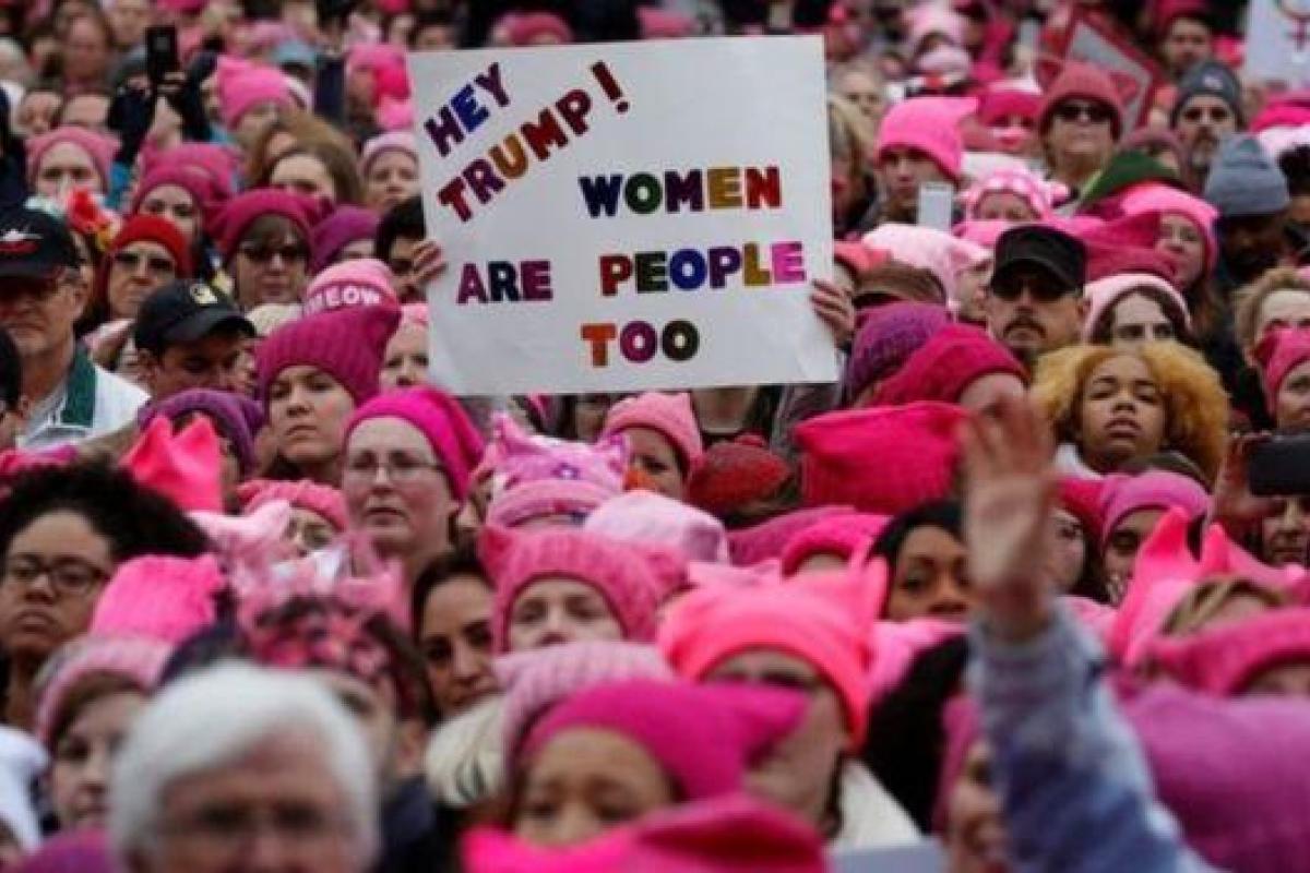 В США сотни тысяч людей вышли на "Марш женщин"