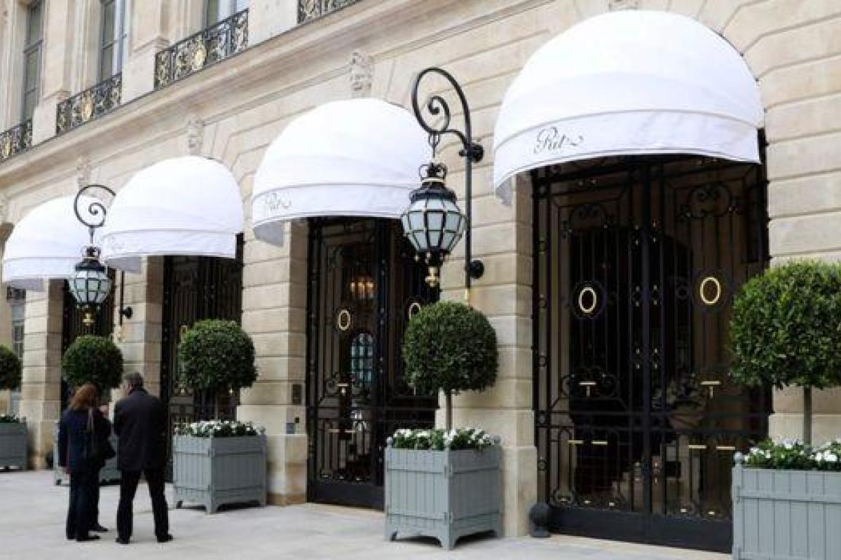 В Париже незадачливые грабители потеряли сумку с украшениями