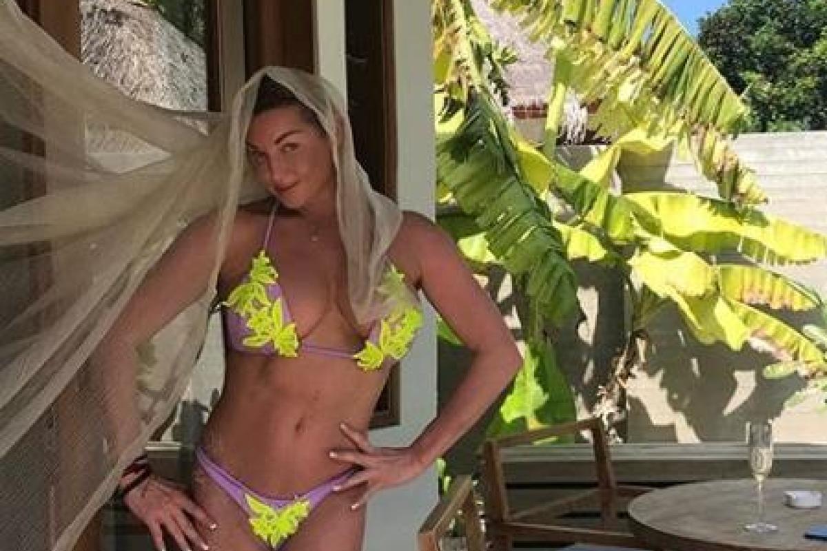Волочкова на Мальдивах: балерина сменила купальник на платье Волочкова на Мальдивах: балерина сменила купальник на платье
