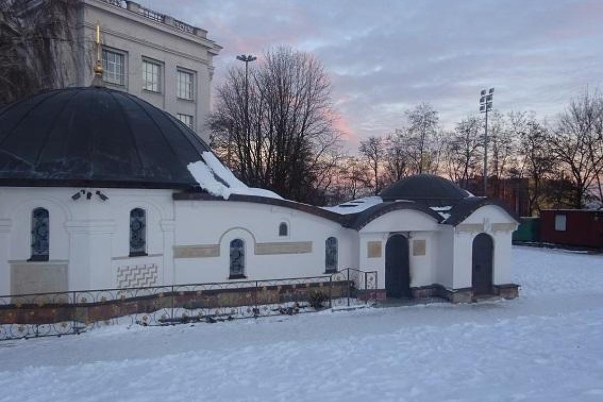 В Киеве двое мужчин пытались поджечь монастырь