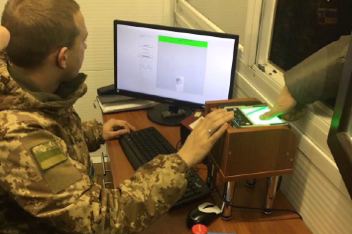 На границе заработал биометрический контроль: как и у кого будут проверять отпечатки пальцев На границе заработал биометрический контроль: как и у кого будут проверять отпечатки пальцев