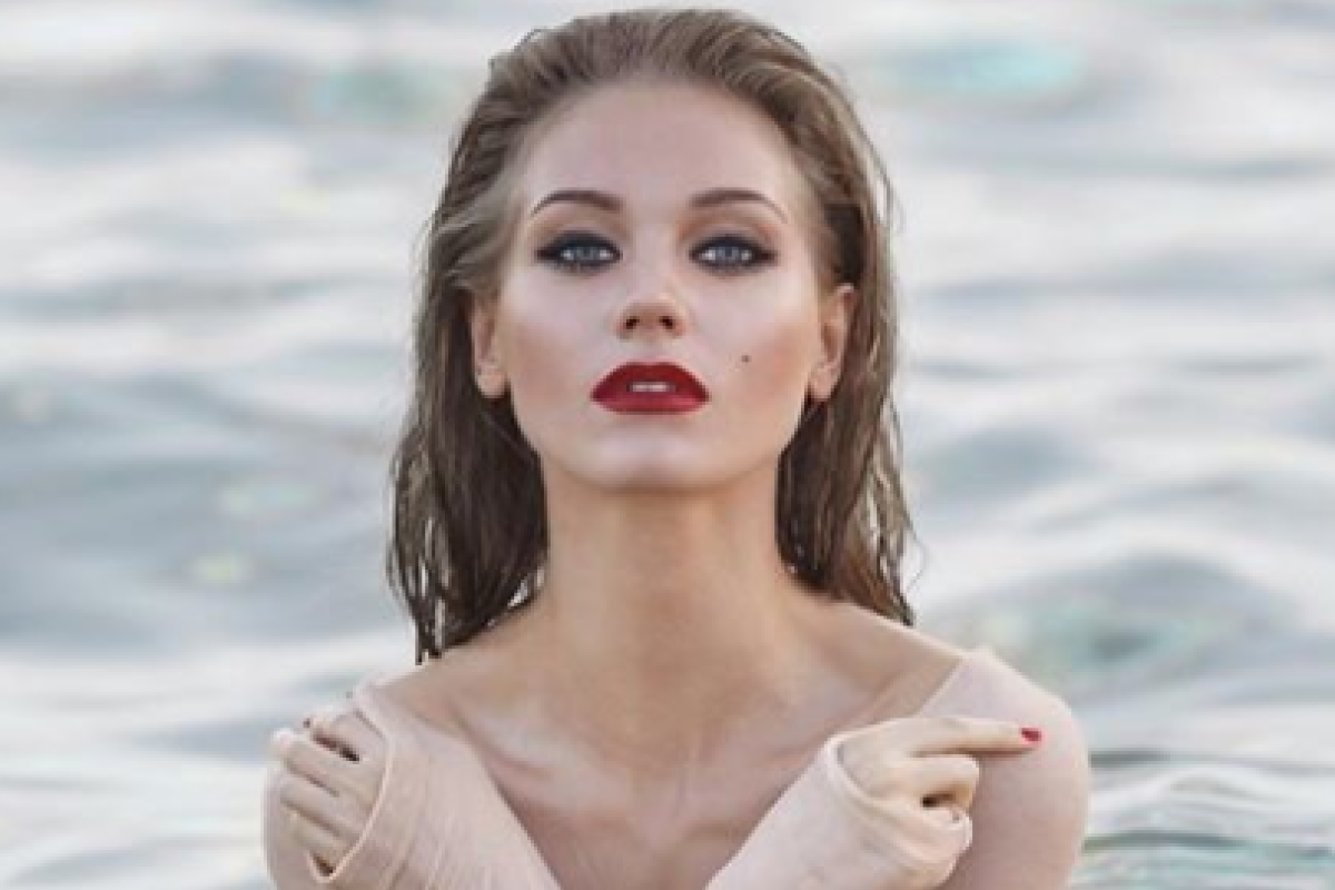 Кристина Асмус порадовала фанатов пикантным фото в воде