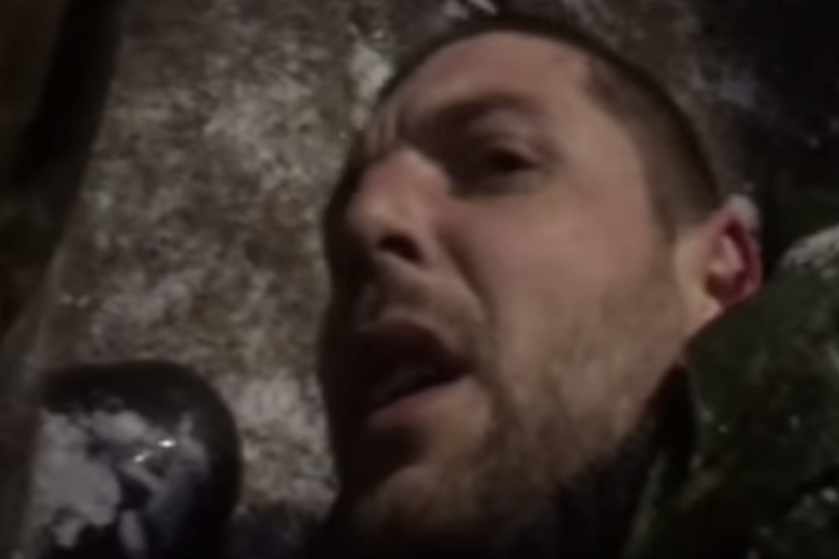 Бойцы показали видео задержания раненого диверсанта Бойцы показали видео задержания раненого диверсанта