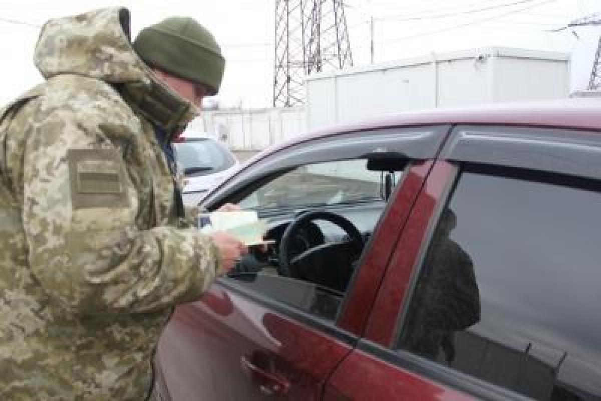 Госпогранслужба: На КПВВ на Донбассе - очереди Госпогранслужба: На КПВВ на Донбассе - очереди