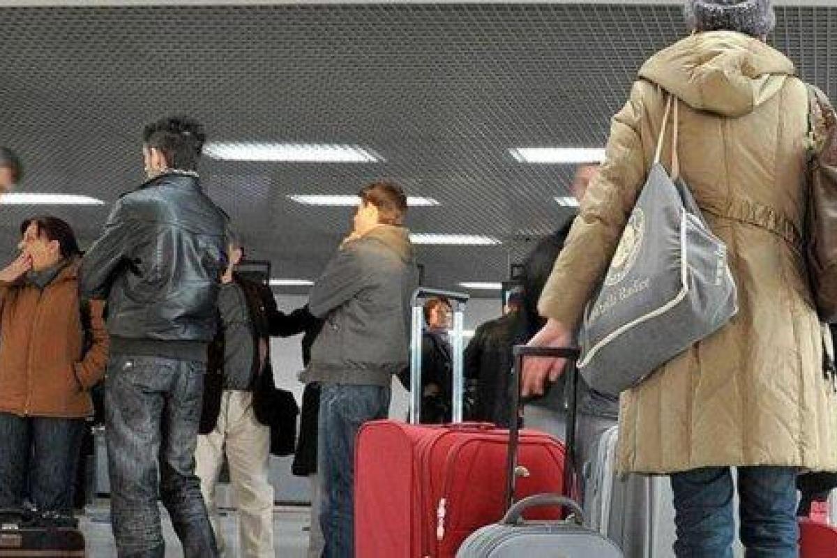 Кто первый? Власти РФ решили вернуть в страну 32 тысячи россиян из-за рубежа