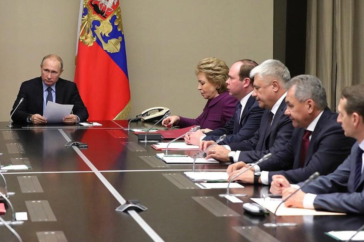Ответная реакция: Путин экстренно созвал Совбез из-за закона о реинтеграции Донбасса Ответная реакция: Путин экстренно созвал Совбез из-за закона о реинтеграции Донбасса