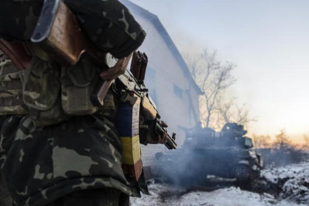 Штаб АТО: Боевики 9 раз нарушали перемирие, один военнослужащий получил ранение Штаб АТО: Боевики 9 раз нарушали перемирие, один военнослужащий получил ранение