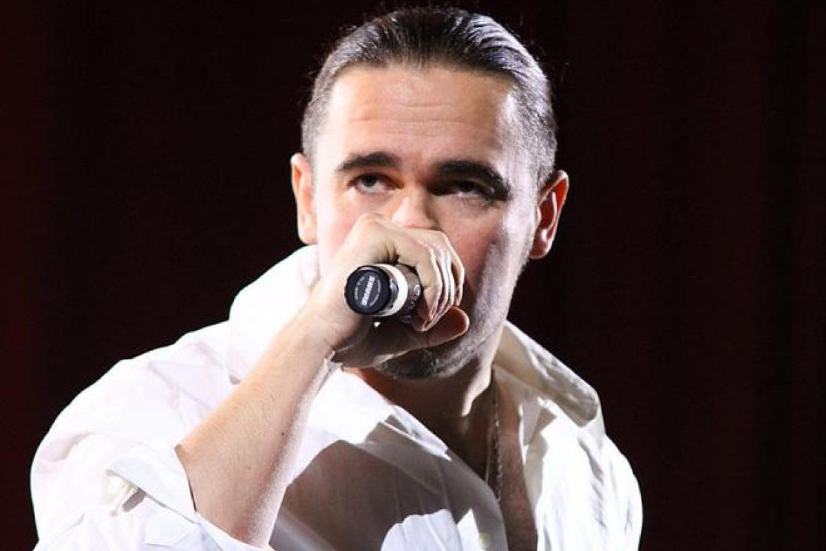 "Увидел последнюю слезу": в семье известного украинского певца случилось горе "Увидел последнюю слезу": в семье известного украинского певца случилось горе