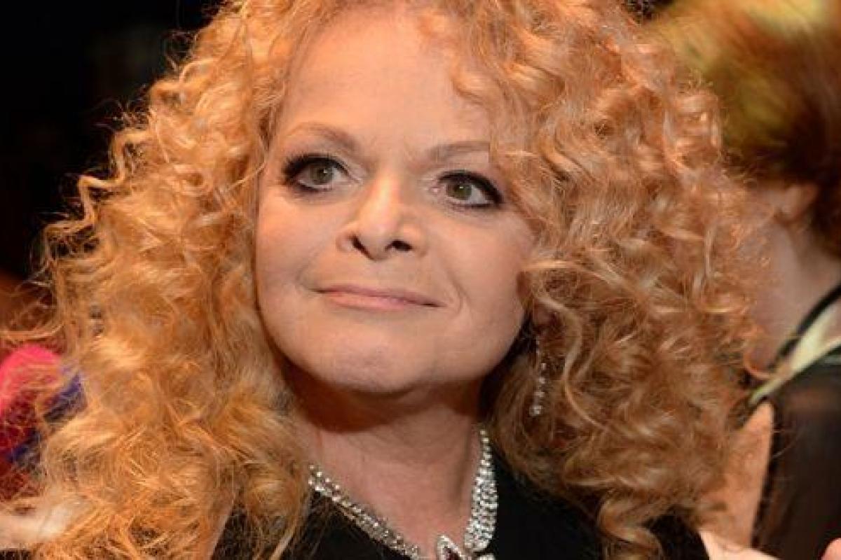 "Не узнать": поклонников поразило фото Ларисы Долиной без макияжа "Не узнать": поклонников поразило фото Ларисы Долиной без макияжа