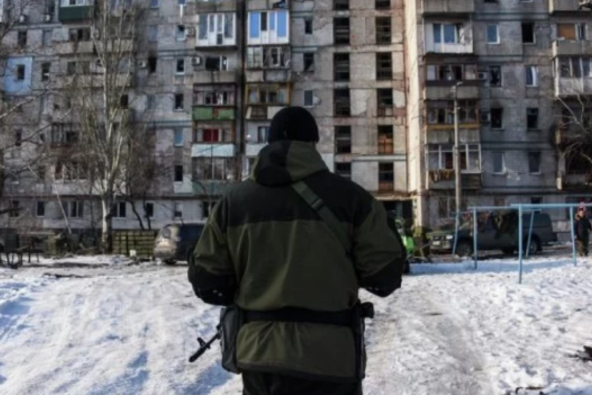 В Донецке появились "переговорные пункты" под открытым небом В Донецке появились "переговорные пункты" под открытым небом