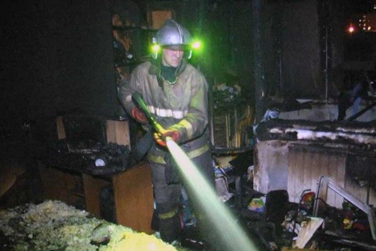 В РФ в результате пожара сгорели трое детей из-за алкогольного опьянения отца и его сожительницы