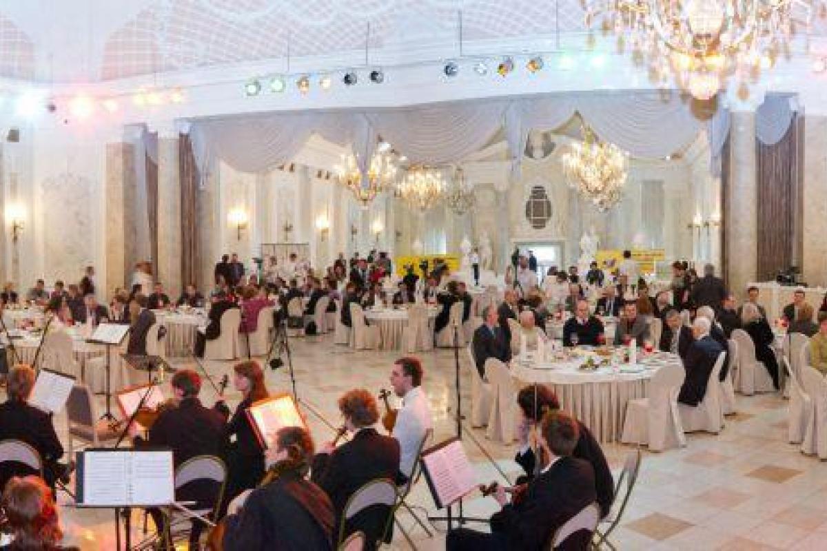 В Верховной Раде предложили наказать депутатов-прогульщиков, улетевших на завтрак с Трампом