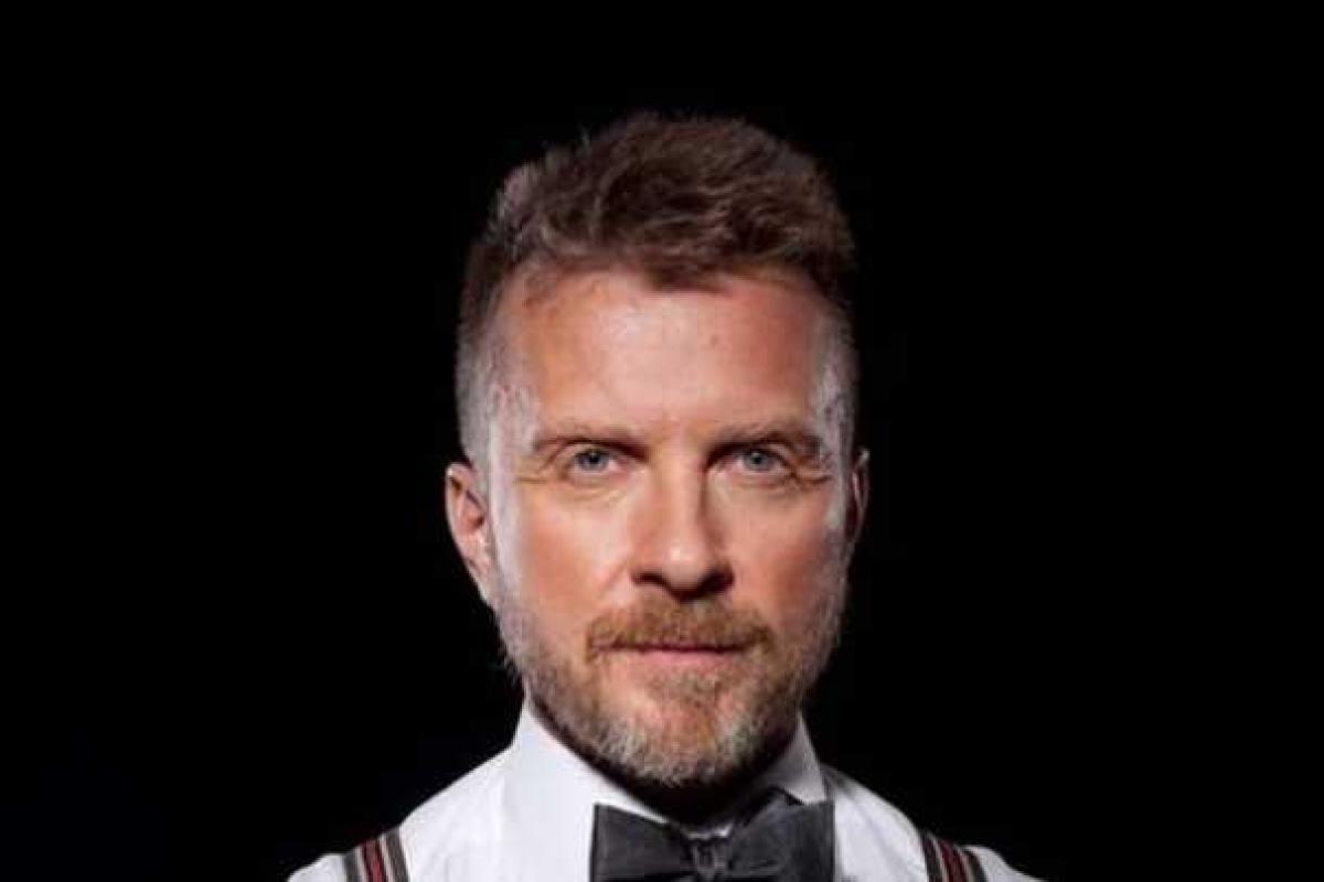 "Еще одна крыса покинула тонущий корабль": В соцсети бурно обсуждают бегство шоумена Мухарского "Еще одна крыса покинула тонущий корабль": В соцсети бурно обсуждают бегство шоумена Мухарского