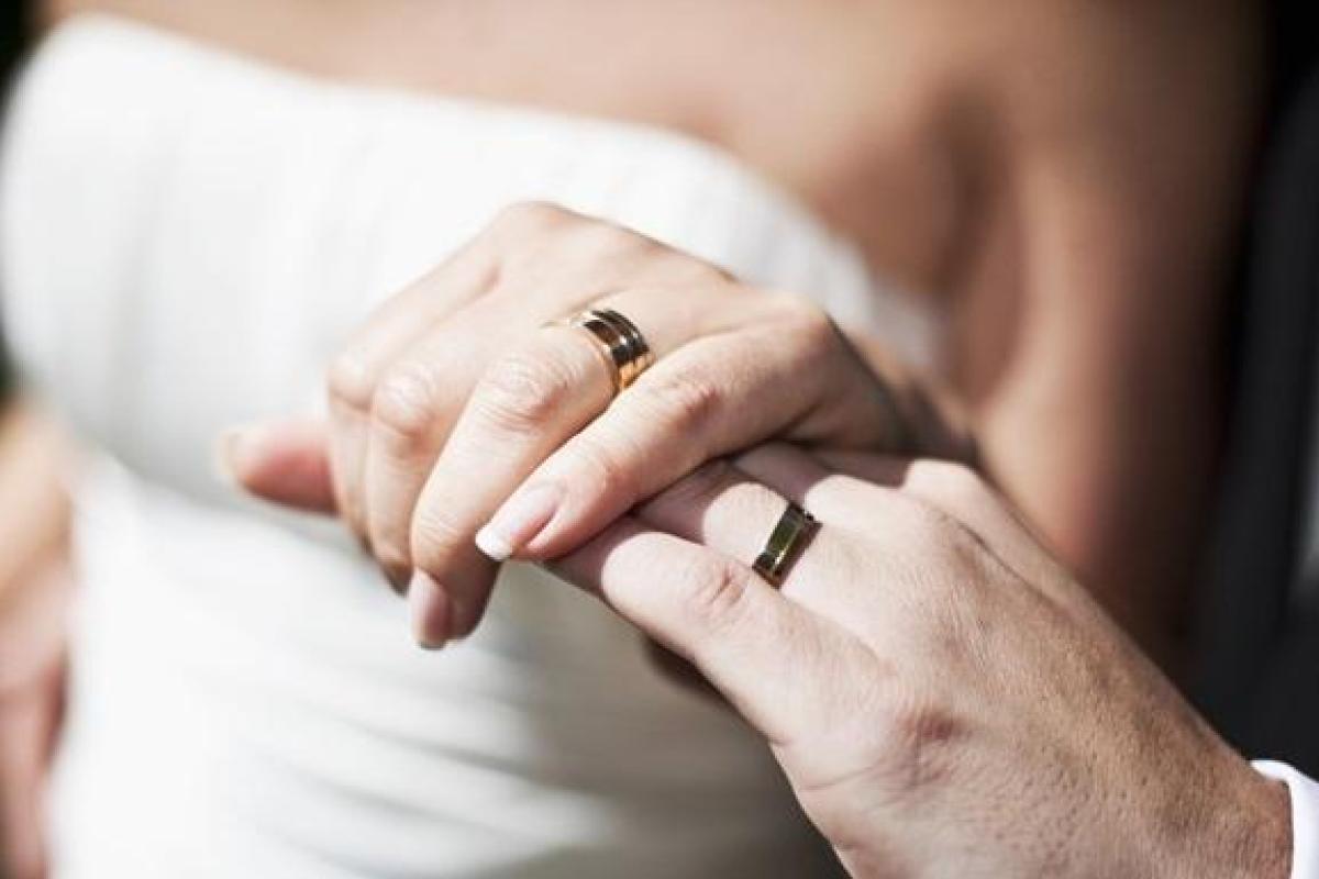 Сколько пар в Украине поженились на День влюбленных? Сколько пар в Украине поженились на День влюбленных?