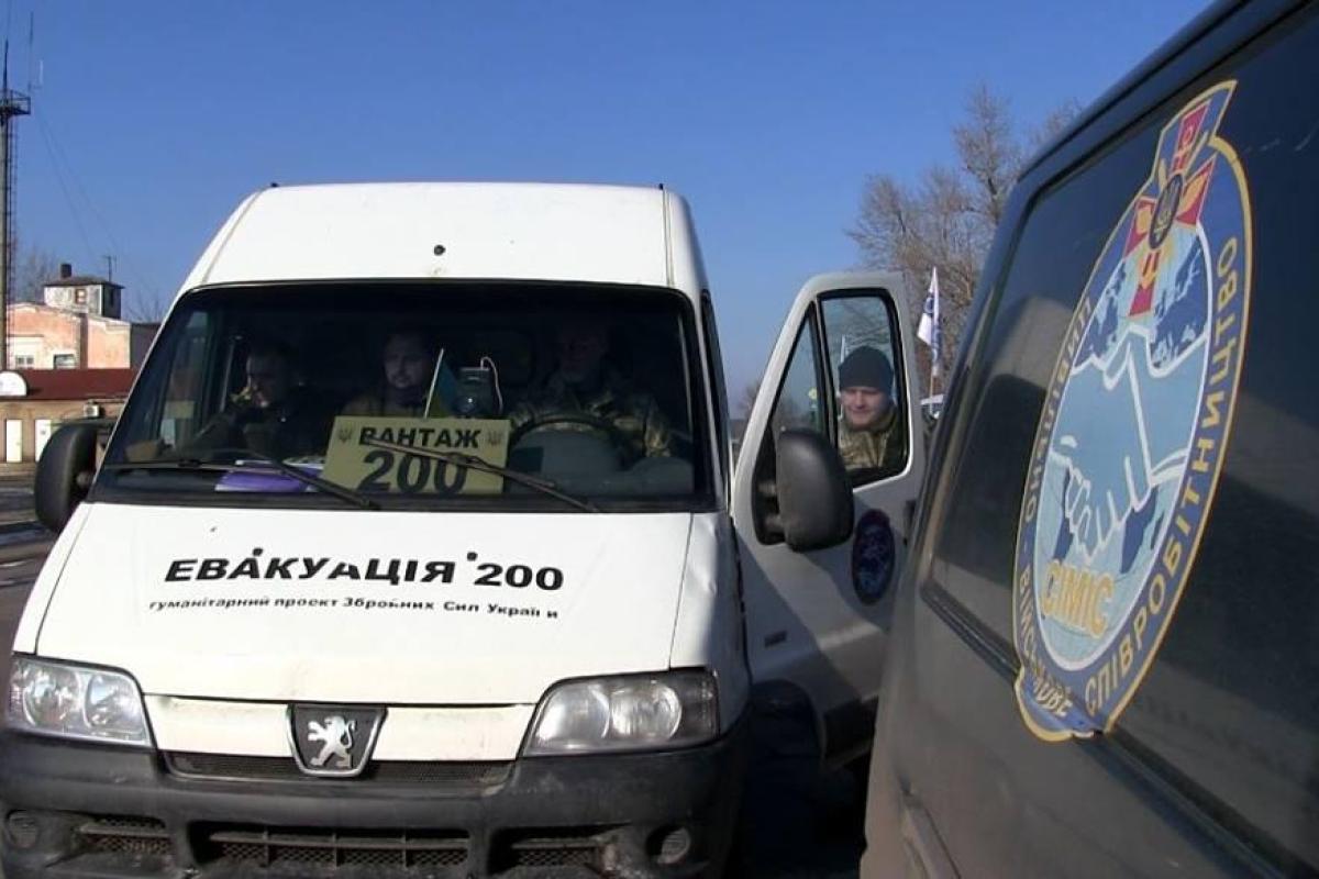 На Луганщине украинские военные передали стороне противника тела погибших "ихтамнетов" На Луганщине украинские военные передали стороне противника тела погибших "ихтамнетов"