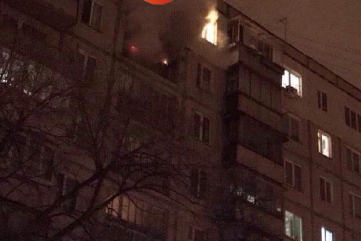 В Киеве горит многоэтажка: пламя охватило верхние этажи В Киеве горит многоэтажка: пламя охватило верхние этажи
