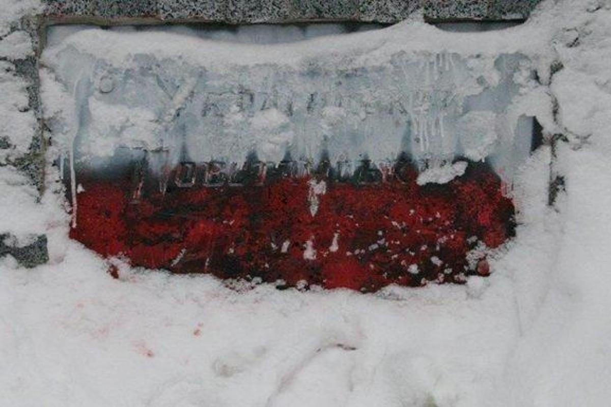 В Харькове памятник воинам УПА раскрасили в цвета польского флага: волонтер отметил три момента