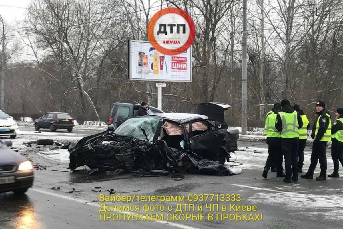 В Киеве погиб полицейский: опубликовано видео жуткой аварии В Киеве погиб полицейский: опубликовано видео жуткой аварии