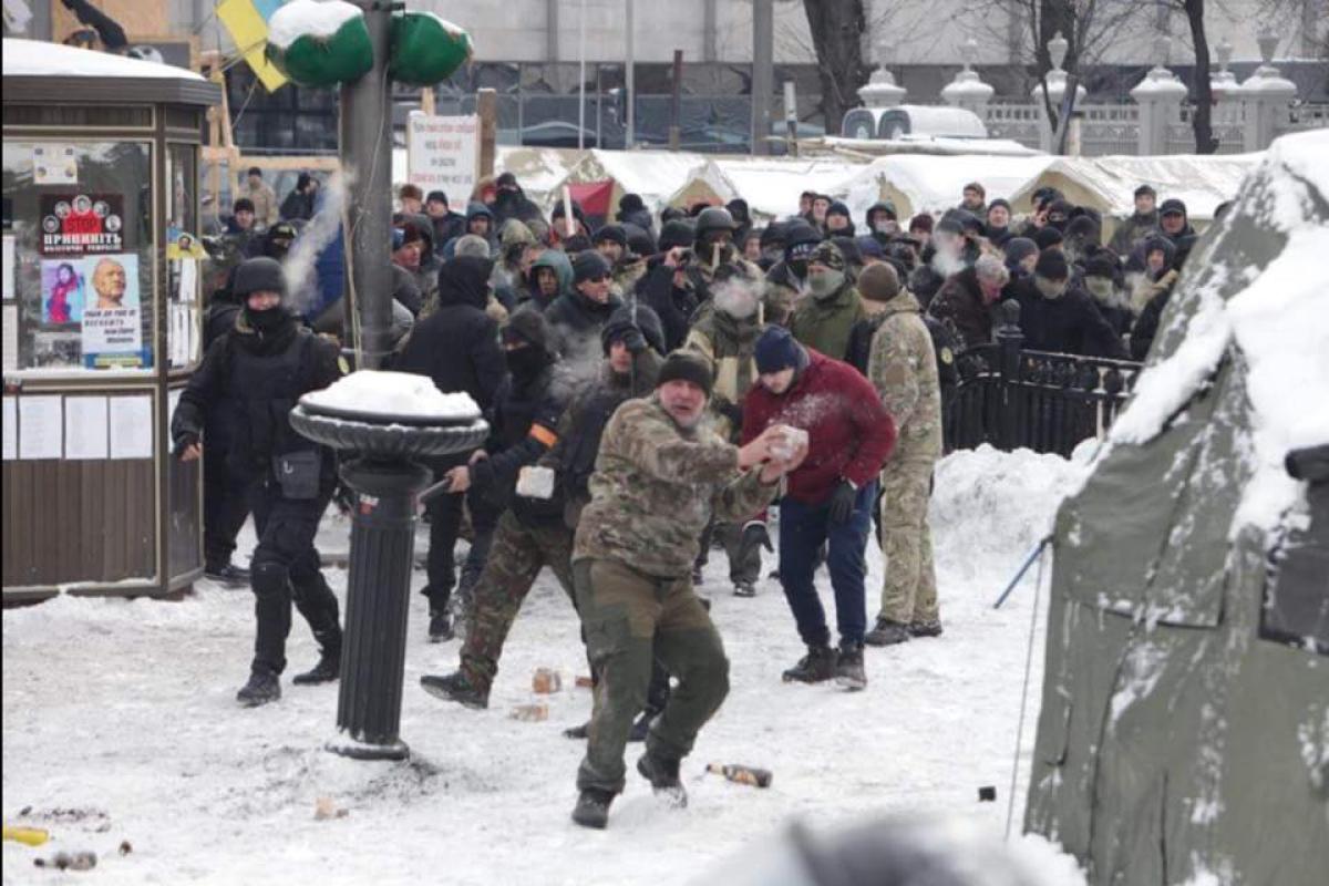 «Это не мои люди»: Саакашвили открестился от беспорядков возле Рады «Это не мои люди»: Саакашвили открестился от беспорядков возле Рады