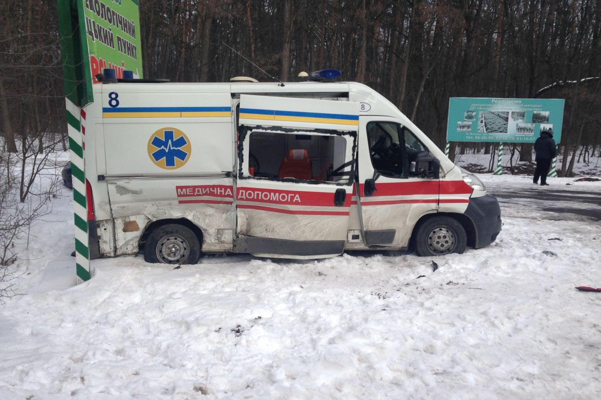 В Винницкой области в участников ДТП и медиков влетел еще один автомобиль, много пострадавших В Винницкой области в участников ДТП и медиков влетел еще один автомобиль, много пострадавших