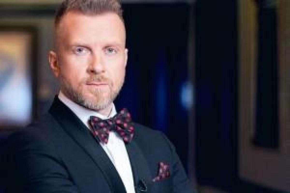 Телеведущий Антин Мухарский покинул Украину и просит политубежища в ЕС Телеведущий Антин Мухарский покинул Украину и просит политубежища в ЕС