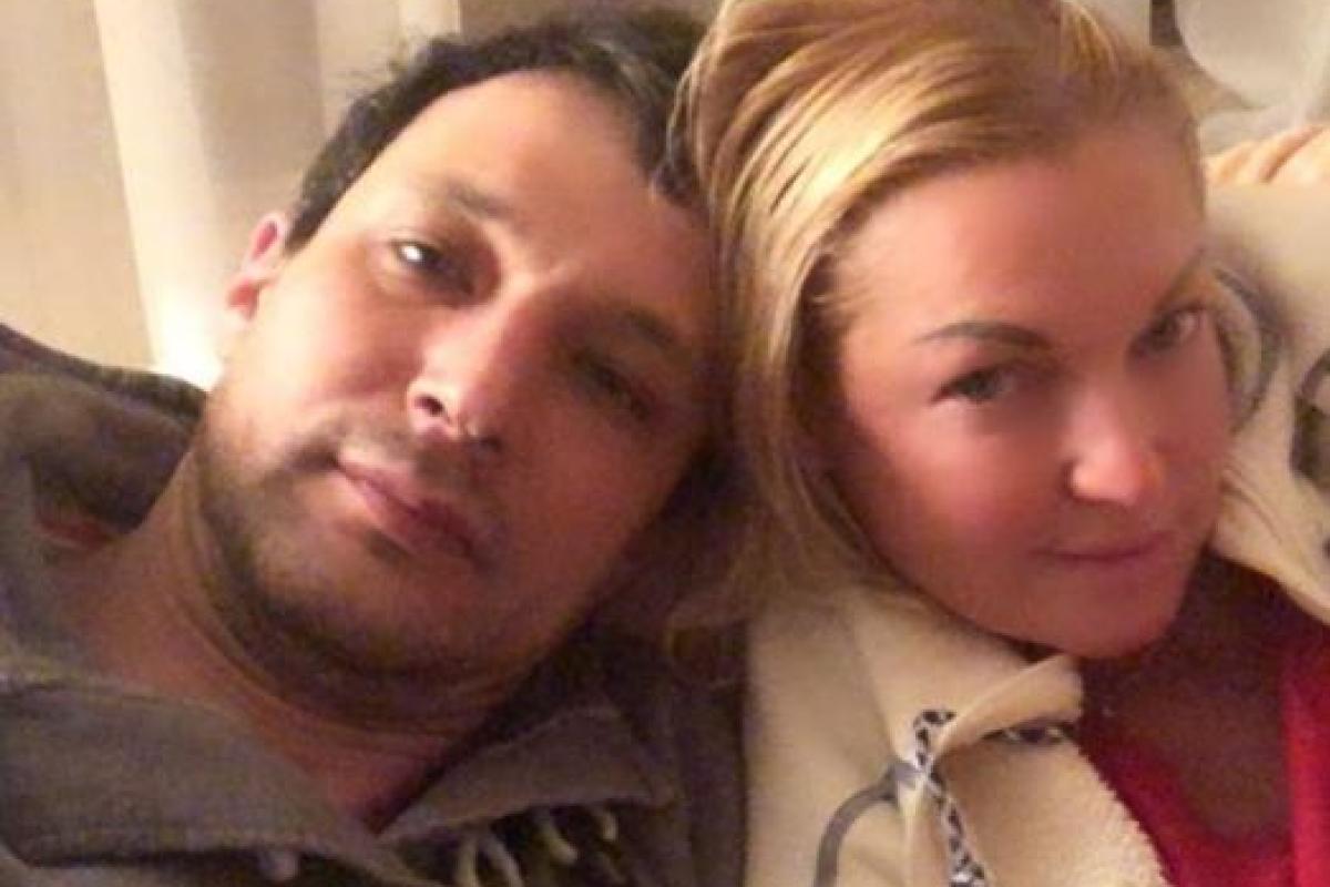 "Я звезда и меня любят мужчины": Волочкова похвасталась своим достатком и попросила "порадоваться за нее" "Я звезда и меня любят мужчины": Волочкова похвасталась своим достатком и попросила "порадоваться за нее"