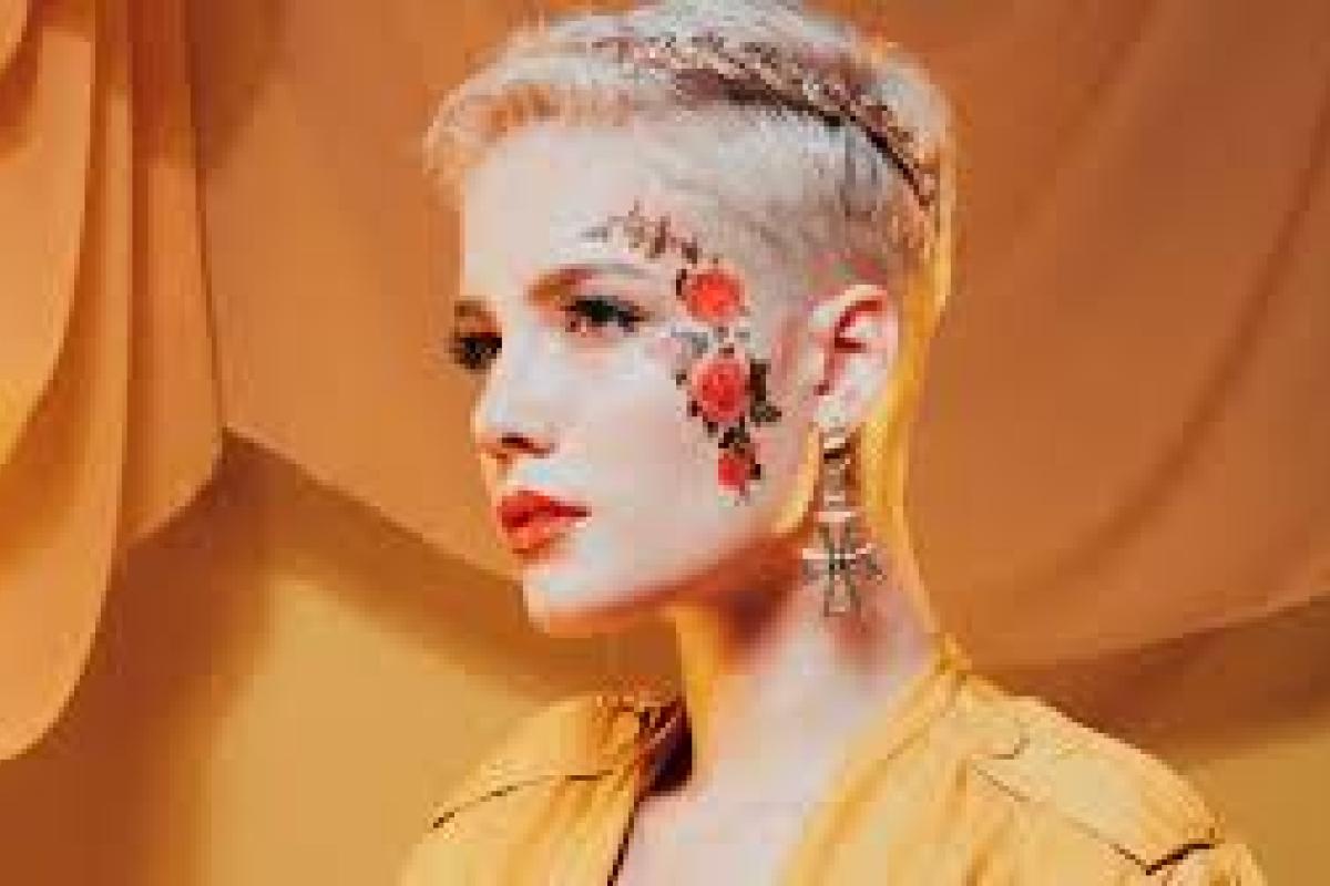 Эротический конфуз: известная певица на красной дорожке сверкнула "прелестями" перед камерами Эротический конфуз: известная певица на красной дорожке сверкнула "прелестями" перед камерами