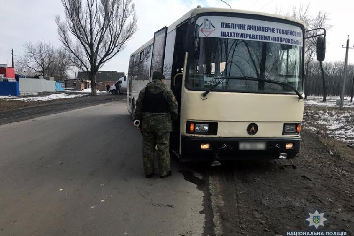 В Донецкой области шахтный автобус попал в ДТП В Донецкой области шахтный автобус попал в ДТП