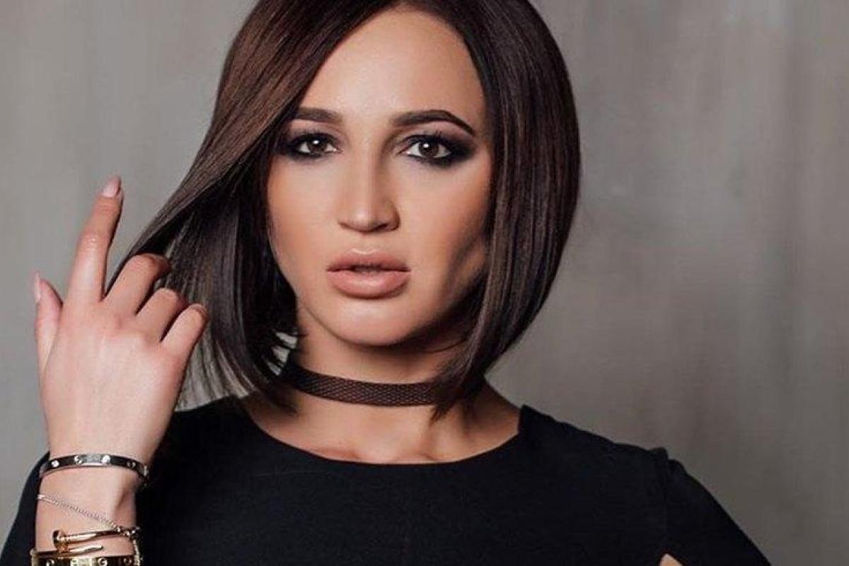 Надела корону: певица Ольга Бузова заявила, что она дочь Аллы Пугачевой Надела корону: певица Ольга Бузова заявила, что она дочь Аллы Пугачевой