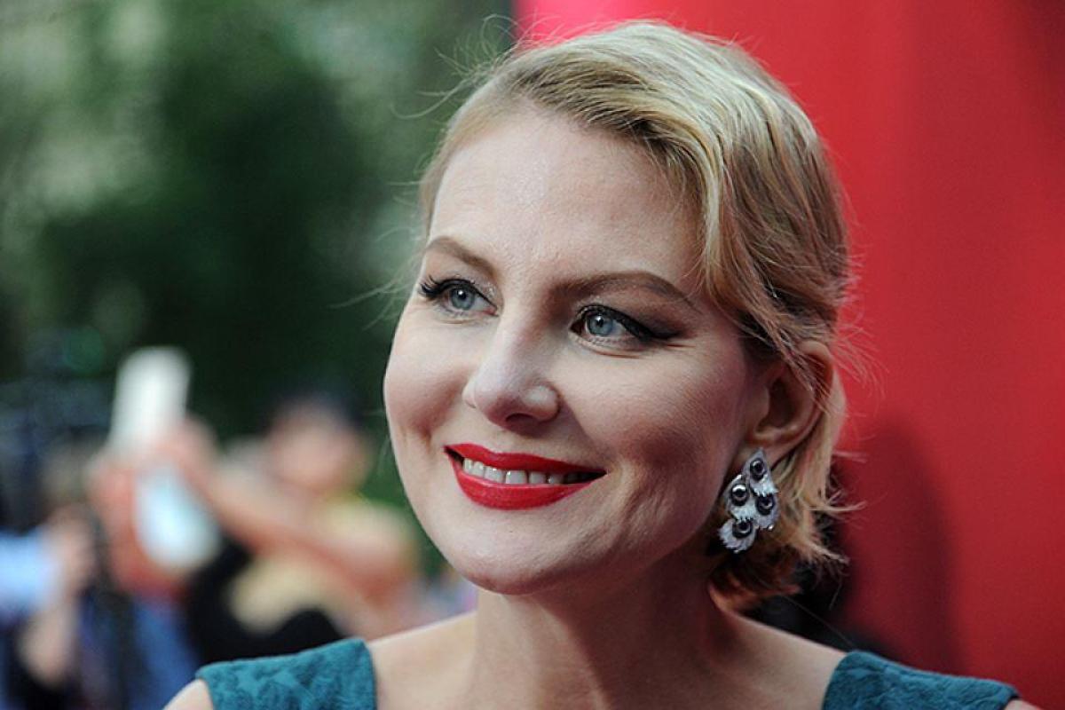 Актриса Рената Литвинова удивила селфи без макияжа Актриса Рената Литвинова удивила селфи без макияжа