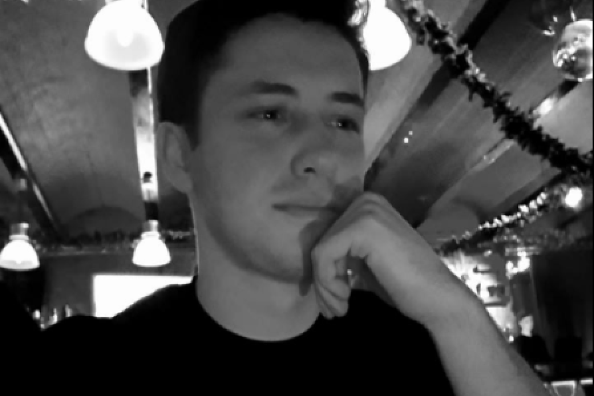 "Для меня это символ свободы": российский журналист сделал татуировку с украинским трезубцем "Для меня это символ свободы": российский журналист сделал татуировку с украинским трезубцем