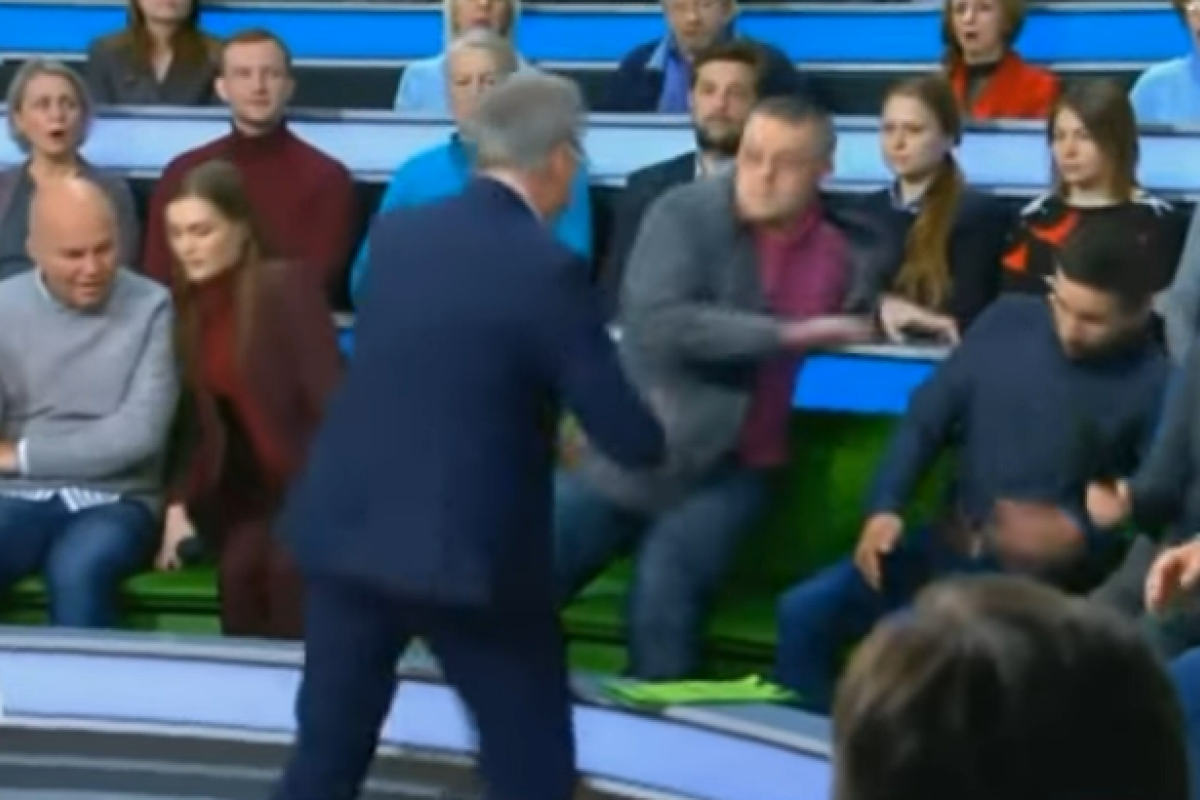 В прямом эфире росТВ ведущий подрался с украинским политологом