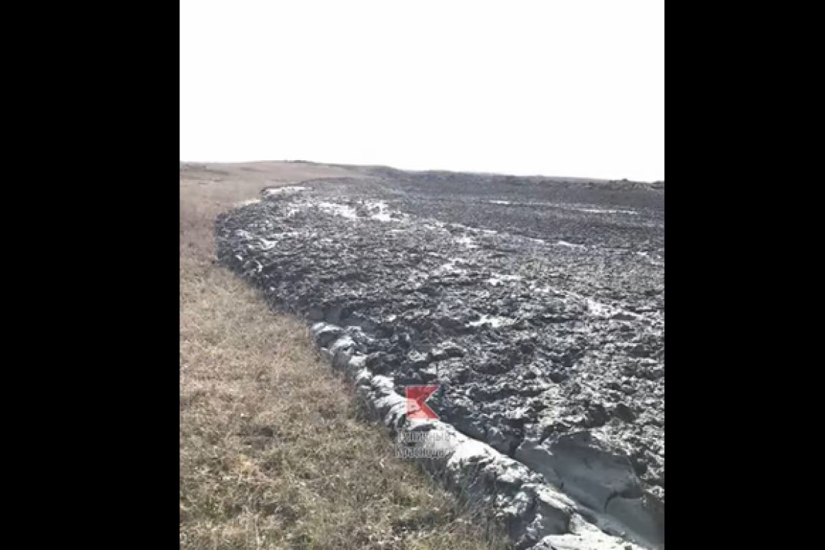 На Кубани проснувшийся вулкан залил грязью всю округу