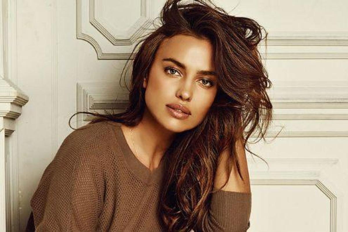 Пикантный конфуз: У модели Ирины Шейк лопнул костюм между ног прямо во время дефилирования Пикантный конфуз: У модели Ирины Шейк лопнул костюм между ног прямо во время дефилирования