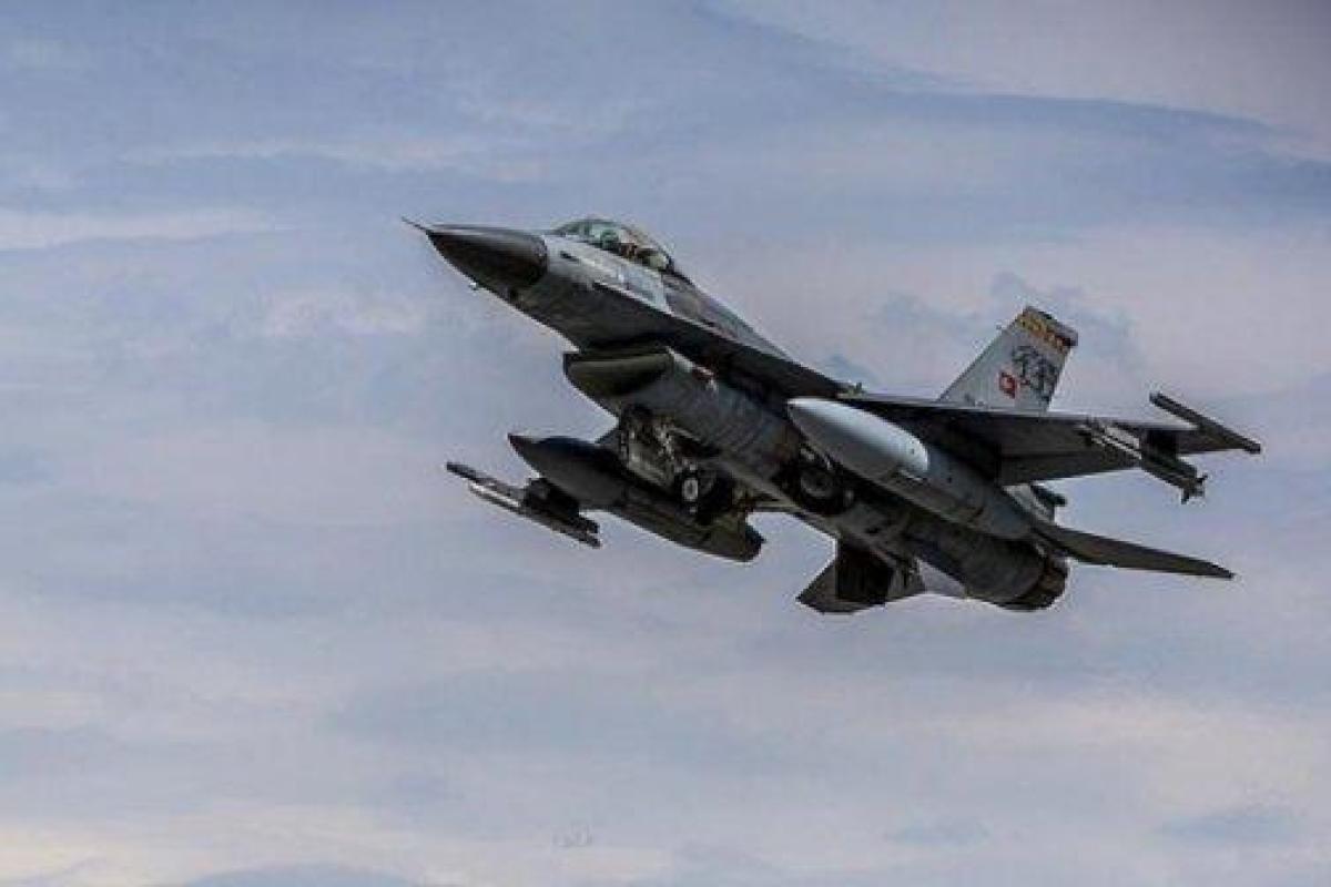 В Турции разбился истребитель F-16: на место катастрофы направлены спасатели