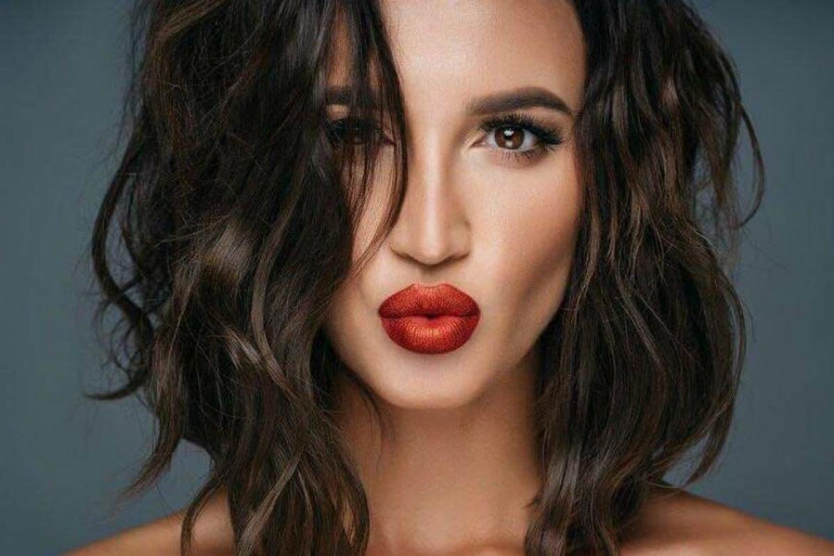 "На Леонтьева похожа": Художник из Татарстана нарисовал портрет Бузовой в статусе божества "На Леонтьева похожа": Художник из Татарстана нарисовал портрет Бузовой в статусе божества