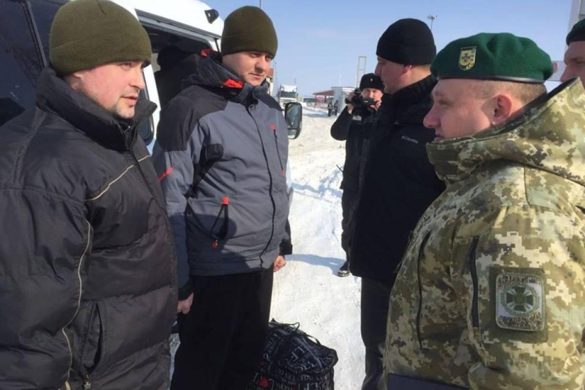 Освобождены два украинских пограничника, которых ФСБ похитила в прошлом году Освобождены два украинских пограничника, которых ФСБ похитила в прошлом году
