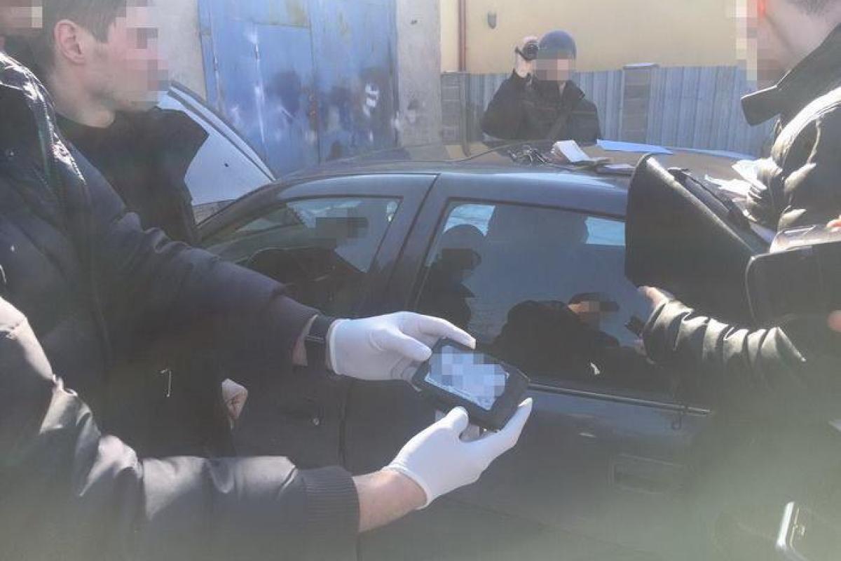 Попался на взятке: СБУ задержала полицейского во Львовской области Попался на взятке: СБУ задержала полицейского во Львовской области