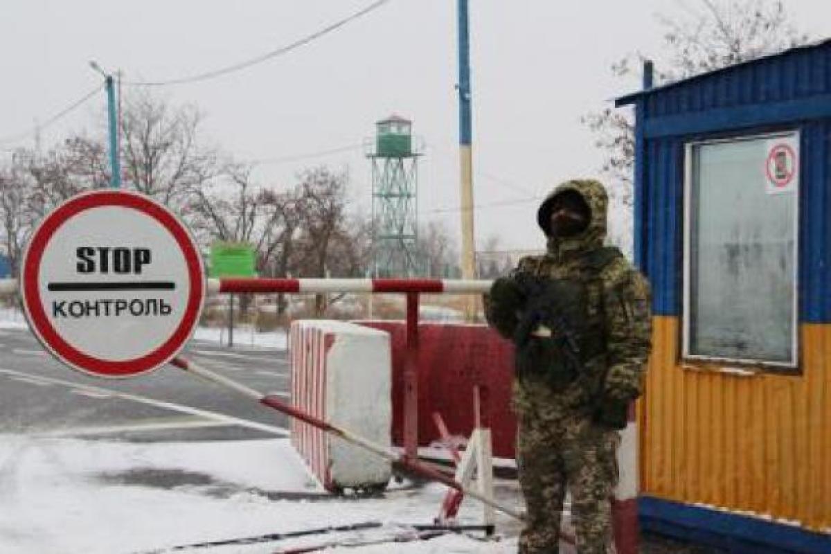 На КПВВ «Майорское» взорвалась граната: один пограничник погиб, еще один получил ранения На КПВВ «Майорское» взорвалась граната: один пограничник погиб, еще один получил ранения