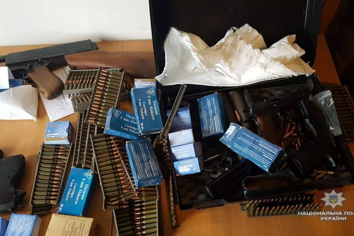 В аэропорту Киева правоохранители задержали группировку, переправляющую людей с поддельными паспортами в ЕС В аэропорту Киева правоохранители задержали группировку, переправляющую людей с поддельными паспортами в ЕС